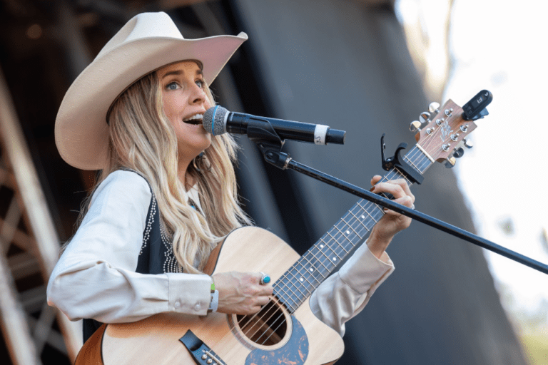 Saralyn 2024 Mothertone Gympie Music Muster Talent Search open winner