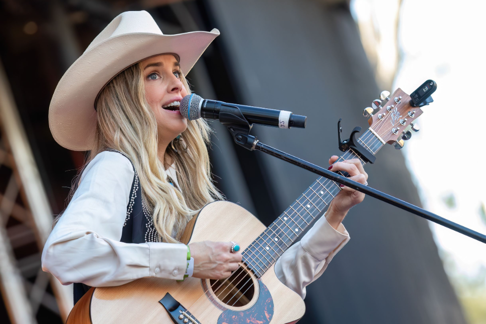 Saralyn 2024 Mothertone Gympie Music Muster Talent Search open winner