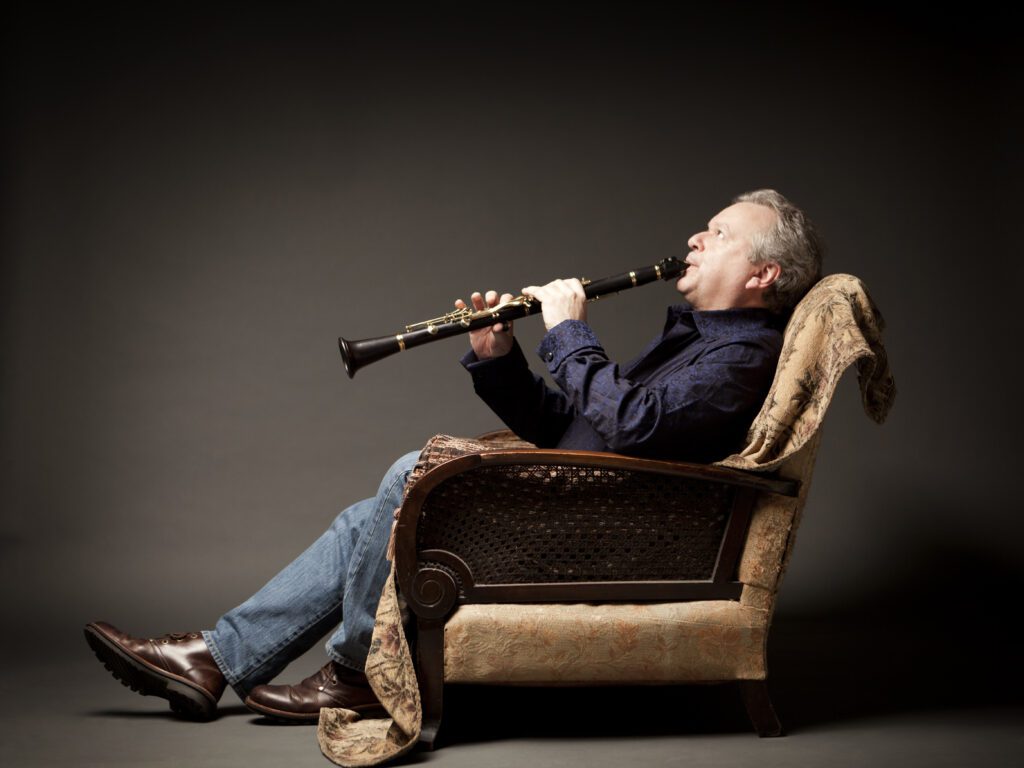 November 2011 Chandos Commissioned by Sue Shortridge 01621 869922 / 07752 712114 / opera@shortridge.uk.com Art director Cass Cassidy / Cassidy Rayne Creative / 01473 724644 / 07787 426150 / cass@cassidyrayne.co.uk / www.cassidyrayne.co.uk Oh! Studios, London Hair & Make up and styling by Gemma Aldous Assistant Enda Bowe agreement with Chandos: • One CD – includes (colour) cover and possibly Inlay, Label and Inner Inlay and (grayscale) booklet of course. • The use, for Chandos, of any shots for booklets and promotional (ads and magazine editorial etc). • Any future covers from the shoot at a further cost of £250 and £100 for colour use elsewhere on packaging (£75 each if more than one used - Inlay and Label for example). • Artist and management to negotiate their own usage; they can either share the cost of a shoot with Chandos if they have specific shots they'd like taken, or can negotiate with you direct for the use of any shots that Chandos isn't going to use.